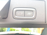 【パワーバックドア】スマートキーや運転席のボタンを押すだけでリアゲートが自動で開閉します!荷物を持っている時や、高い位置にあるバックドアを閉める際に便利な機能です。