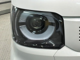LEDヘッドライトは、点灯の瞬間から最大光量を発揮し、突然暗くなるトンネルなどでの安定感を高めます。