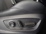 パワーシート搭載。微妙な調整が手軽にでき、ピッタリのポジションで運転することが可能です。
