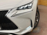 【三眼LEDヘッドライト】スタイリッシュな見た目の三眼LEDヘッドライトを装備♪スタイルだけでなく、夜間の走行も視界良好で安心してお乗りいただけます。