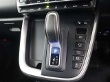 ハイブリッド専用のシフトノブです。