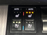【シートベンチレーション】夏場は涼しい風でお尻や背中の熱やムレを防ぎ、冬はエアコンよりも早く温まってポカポカに!季節を問わず快適に過ごせます。