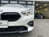 また、BMW正規認定中古車は、エマージェンシーサービスが自動付帯。24時間365日、皆様のカーライフをサポート致します。確かな安心のうえで、「駆けぬける歓び」をご堪能ください。