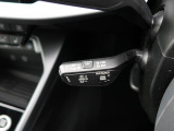 従来の追従クルーズコントロールの機能に加え、レーンをキープし、逸脱しそうな場合は自動的にステアリングを修正します。