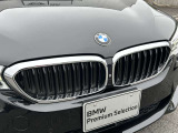 また、BMW正規認定中古車は、エマージェンシーサービスが自動付帯。24時間365日、皆様のカーライフをサポート致します。確かな安心のうえで、「駆けぬける歓び」をご堪能ください。