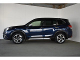 スバルの4WD(AWD)は直進安定性に優れ、日常走行から高速走行まで、さまざまなシーンで安心感に満ちた走りが愉しめます。それは悪路や泥道など左右のタイヤの路面状況が異なるシーンでも変わりません。