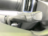 【オートライト】周りの明るさに応じて自動でヘッドライトの点灯・消灯ができる機能です!ライトの付け忘れ・消し忘れなどが無くなり、雨の日や夕方の走行も安心!トンネル通過時も便利ですね♪