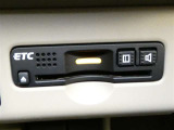 ETC車載機です。高速・有料道路の料金をキャッシュレスでスムーズに通過できます。