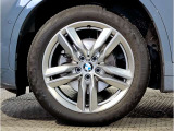 【BMWアロイホイル】軽量かつ強度に拘ったアロイホイル。走行性能ポテンシャルを引き出す設計。車の足元を引き締めてくれる大きなポイントはアロイホイルです。