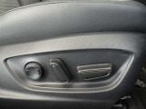 パワーシート搭載。微妙な調整が手軽にでき、ピッタリのポジションで運転することが可能です。