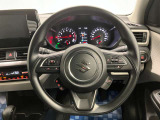 【ハンドル回り】インテリアに合わせたデザインのステアリングは、運転される方のことも考え、運転しやすい形状、大きさです。ぜひ一度、実際に触ってお確かめください。