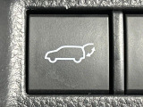 【パワーバックドア】スマートキーや運転席のボタンを押すだけでリアゲートが自動で開閉します!荷物を持っている時や、高い位置にあるバックドアを閉める際に便利な機能です♪