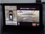 【360&deg;ビュー・モニター】専用カメラにより上から見下ろしたような視点で360度クルマの周囲を確認することができます。駐車が苦手な方でも縦列駐車や幅寄せ時に活躍してくれます。