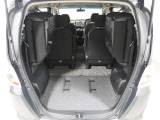 サードシートは跳ね上げ式。使用しない場合は荷室の拡大ができます。さらに広々なラゲッジスペースの出来上がりです!