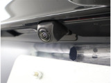 バックカメラが付いているので後方確認が非常にしやすいです。今や運転初心者も熟練者も必須装備!ついていて損はないですね♪