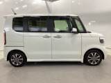 HONDA独自のセンターレイアウト燃料タンクで、見た目以上に室内は広々です。タイヤが四隅に配置されているので、車内が広くなっています。