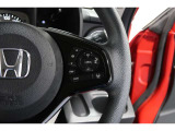 Hondaセンシングの機能のひとつ、アダプティブクルーズコントロール付!アクセルから足を離しても設定したスピードと前車との車間を保ち走行してくれます!車線維持もアシスト☆高速道路で疲労軽減ですね☆
