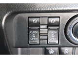 スライドドアの開閉は、ドアハンドルはもちろん運転席からのスイッチ操作でも可能です。お子様の送迎時の乗り降りも一段と楽になります。