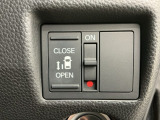 狭い所でも乗り降り楽々な両側スライド仕様の片側電動スライドドアです!簡単にドアの開閉が出来る為女性やお年寄りにも優しく、荷物で手が塞がった時なども大変便利です!