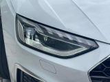 ●LEDハイビームが多数独立で存在し、ハイビーム時に対向車や前方を走る車の部分をロービームに切り替えが可能!!シーケンシャルウインカーも装備!!