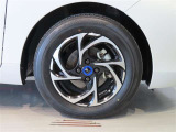 社外のアルミホイールになります。タイヤサイズは185/65R15です。
