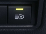 オートマチックハイビームとは、先行車や対向車のライトを認識し、ハイビームとロービームを自動で切り替える機能です。夜道の視界を確保します。詳細は販売店スタッフまでお尋ね下さい。