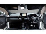 見通しのよいすっきりとした視界で、誰でも運転しやすいです。運転のしやすさは疲れにくさにも繋がりますよ♪