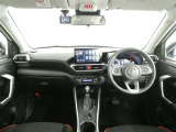 シンプルで見やすいデザイン、運転に集中できる快適な空間です。