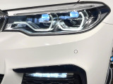 ●LEDヘッドライト:夜間走行時も良好な視界を確保し安心して運転できる高輝度LEDヘッドライトを装備!点灯速度が早く、消費電力も抑えられています。