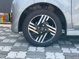 純正アルミホイール。タイヤサイズは155/65R14です。