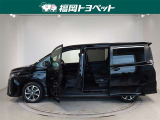 両側パワースライドドア付きだから、狭い駐車スペースなどでの 乗り降りラクラク!小さなお子さまのいるご家庭には嬉しい装備。