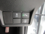 パーキングセンサーや横滑りを防ぐVSA等のスイッチ類は運転席の右側、手の届きやすい位置にあります。