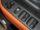 電動格納式ドアミラー・パワーウインドウを装備しています。