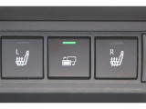 運転席と助手席にシートヒーターが付いています。