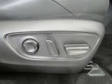 運転席パワーシート搭載。微妙な調整が手軽にでき、ピッタリのポジションで運転することが可能です。