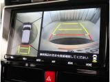 パノラミックビューモニター付きです。車両を上から見たような映像をディスプレイオーディオ画面に表示。運転席からの目視だけでは見にくい、車両周辺の状況をリアルタイムでしっかり確認できます。