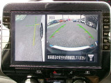 アラウンドビュ-モニタ-はクルマの真上から見ているかのような映像によって、周囲の状況を知ることで、駐車を容易に行うための支援技術です。