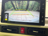 【バックカメラ】駐車時に後方がリアルタイム映像で確認できます。大型商業施設や立体駐車場での駐車時や、夜間のバック時に大活躍!運転スキルに関わらず、今や必須となった装備のひとつです!