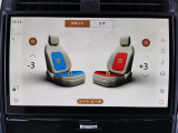 シートヒーター・クーラー搭載。3段階で温度調節ができ、季節によっては欲しい機能の一つです。女性からの支持が非常に高い装備です。