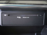 車内でCD DVDのメディアが楽しめます。