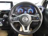 運転が楽しくなる明るく開放的な運転席まわりです。