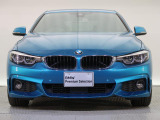 【キドニーグリル】BMWの代名詞。一目見ただけでBMWであると認識できる確固たるアイコンとして存在感を放ちます。