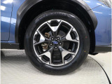 純正17インチアルミホイール装備・タイヤサイズ225/60R17