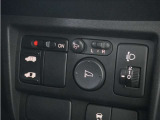 ◆片側電動スライドドア◆狭い駐車場でも乗り降りが楽々♪お子様が隣の車にドアを当ててしまう心配もございません!小さなお子様連れの方もこれで安心。