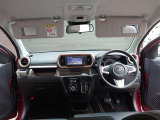 見通しのよいすっきりとした視界で、誰でも運転しやすいです。運転のしやすさは疲れにくさにも繋がりますよ♪