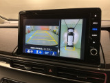 全方位モニターがついています! 車の周囲を360&deg;安全確認できるので、普段の駐車はもちろんの事、縦列駐車や幅寄せの際にも活躍してくれますよ。