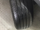 安全に走行するためには空気圧の確認をはじめ溝の深さ、ひび割れの等の点検が必要です。点検時に交換が必要と判断した場合は交換いたします。