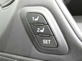 運転席のシートポジションを記憶・再現できるメモリー機能を搭載しています。