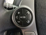 ステアリングには運転中でも簡単に操作できる各種スイッチついてます