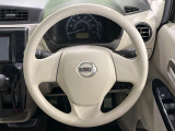 インテリアに合わせたデザインのステアリングは、運転される方のことも考え、運転しやすい形状、大きさです。是非一度、実際に触ってお確かめください。